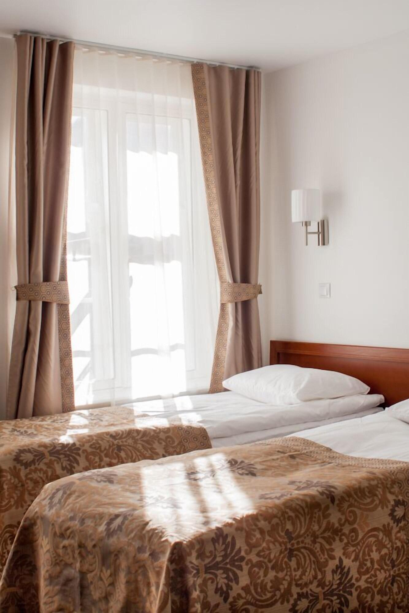 Hotel Three Crowns Residents à Tallinn Extérieur photo