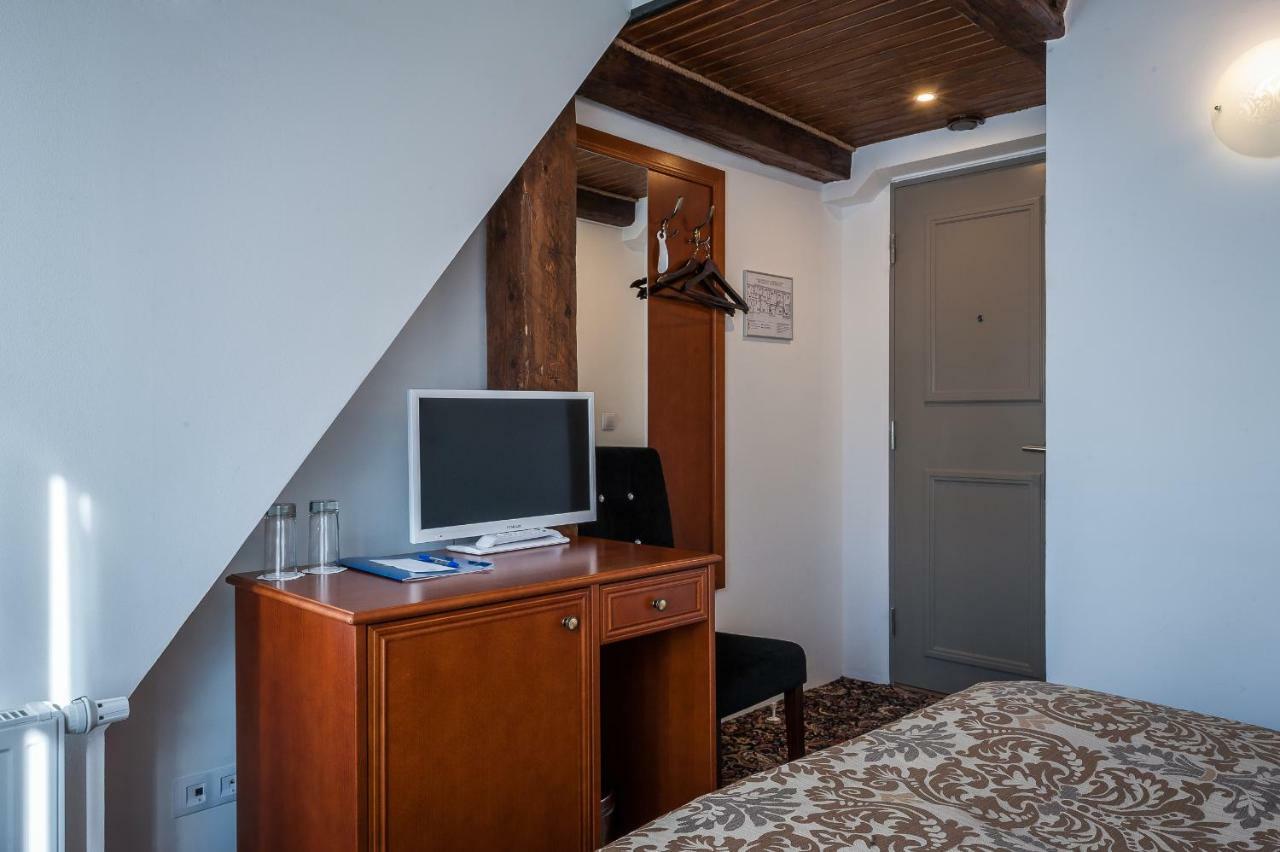 Hotel Three Crowns Residents à Tallinn Extérieur photo
